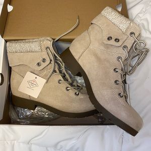 St John’s Bay Memory Foam Boots